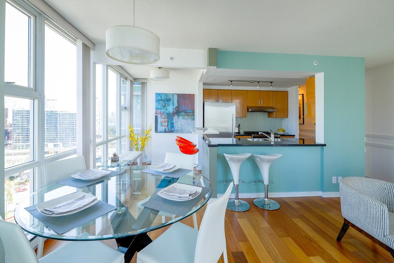 1077 Marinaside Crescent - Photo 5 of 18