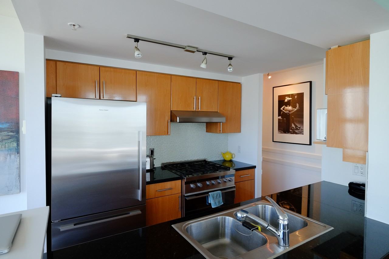 1077 Marinaside Crescent - Photo 4 of 18