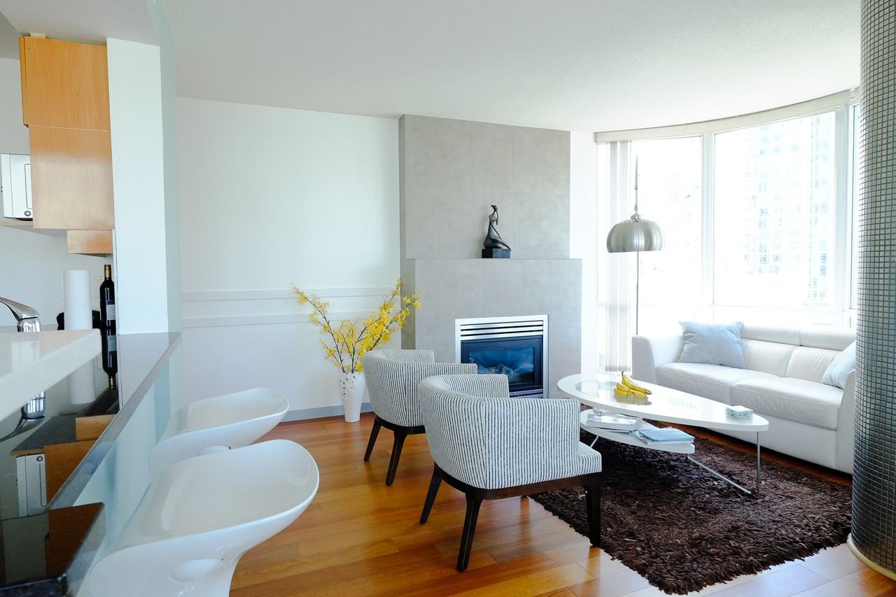 1077 Marinaside Crescent - Photo 7 of 18