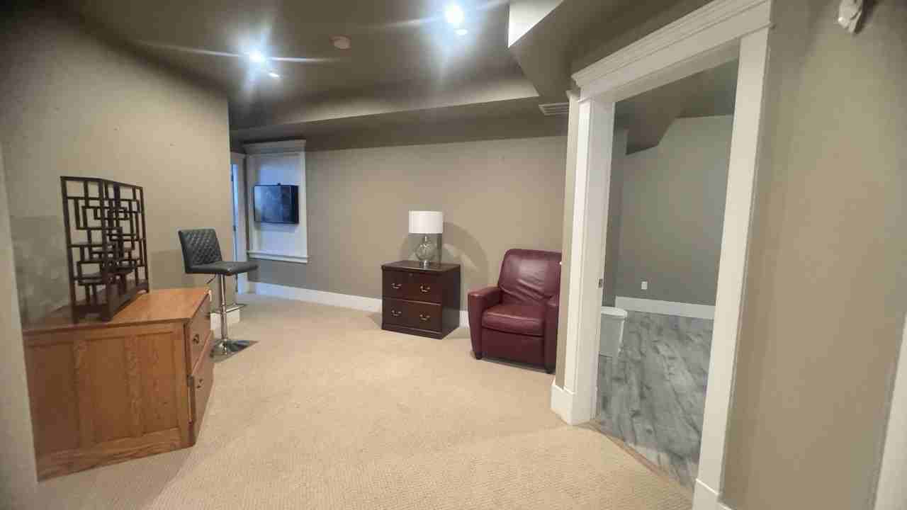 16168 30 Avenue - Photo 5 of 25