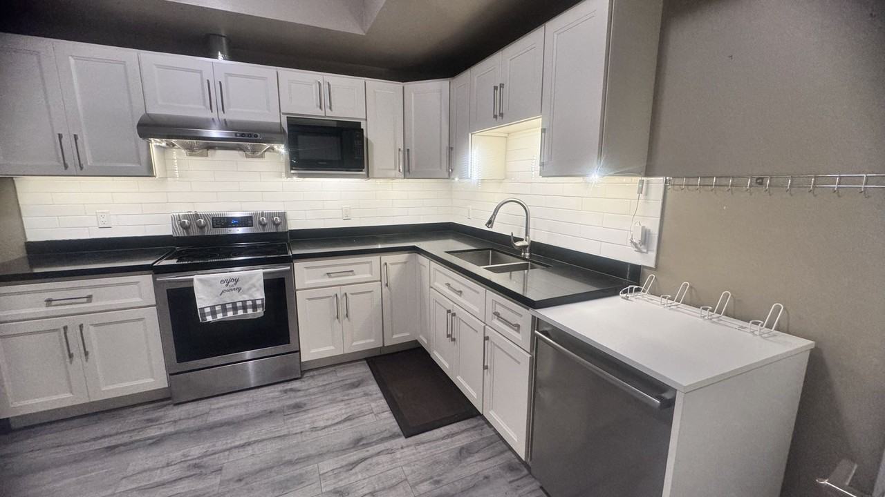 16168 30 Avenue - Photo 7 of 25