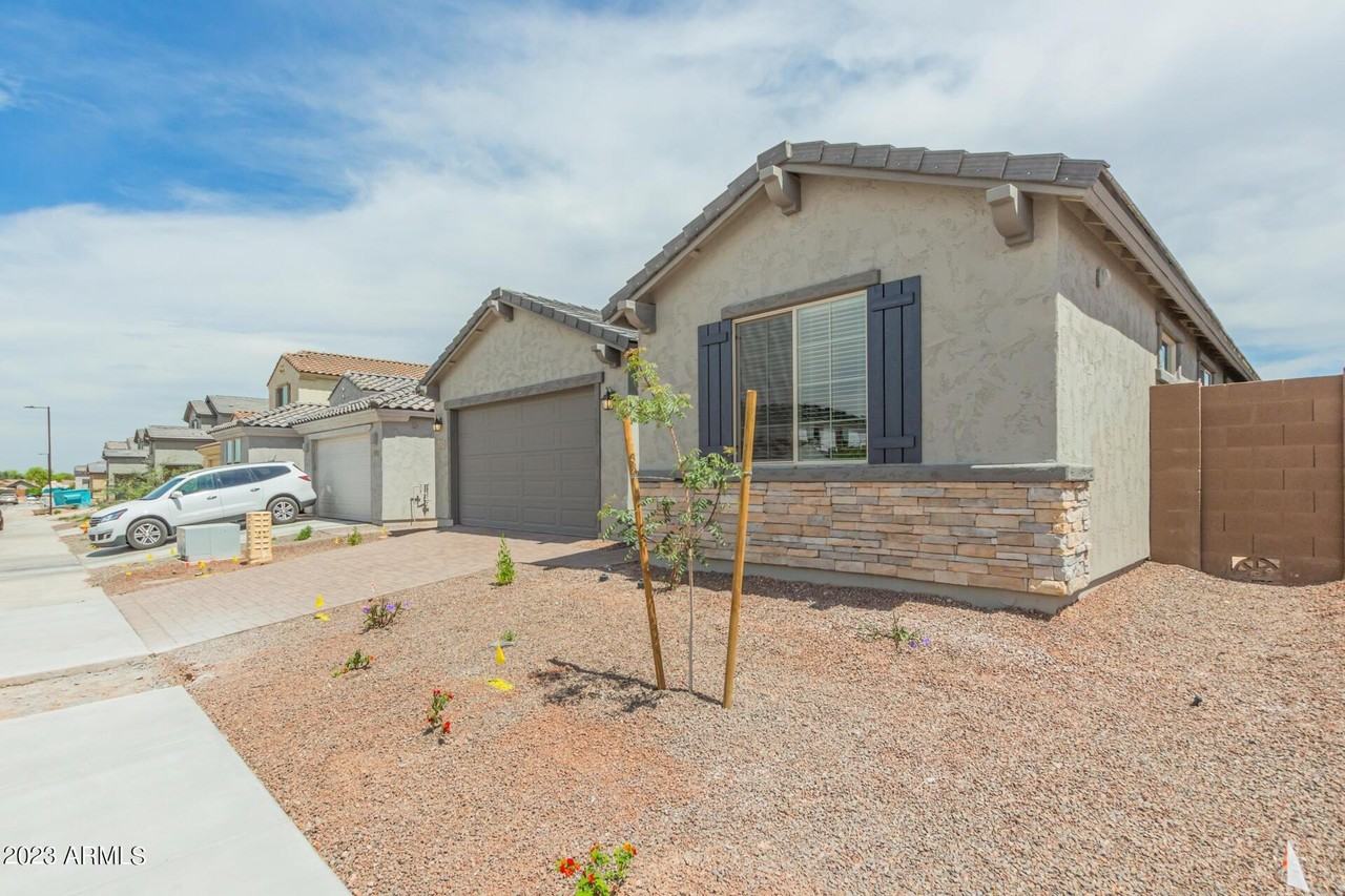 8529 S 67th Dr - Photo 3 of 32