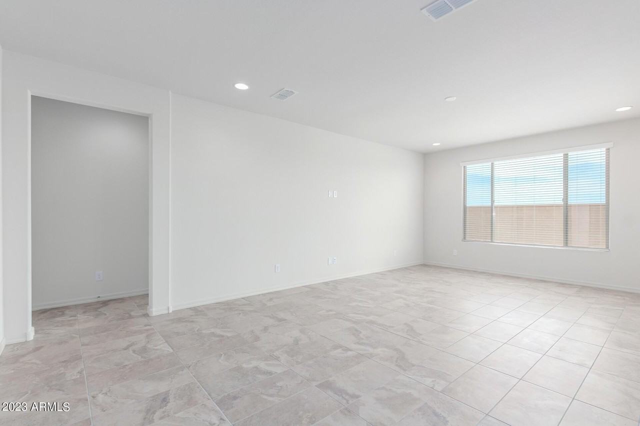 8529 S 67th Dr - Photo 5 of 32