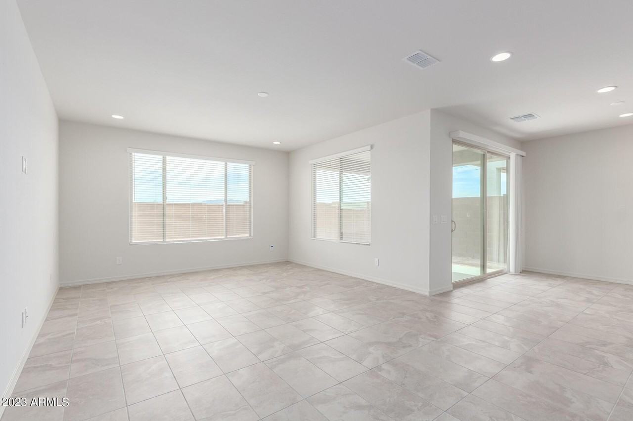 8529 S 67th Dr - Photo 6 of 32