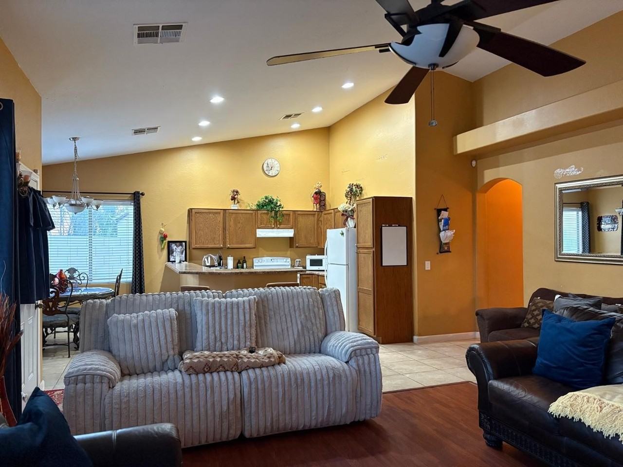 7408 W Wolf St - Photo 7 of 10