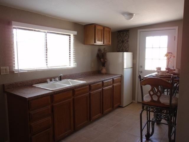 420 E Garfield St - Photo 5 of 7