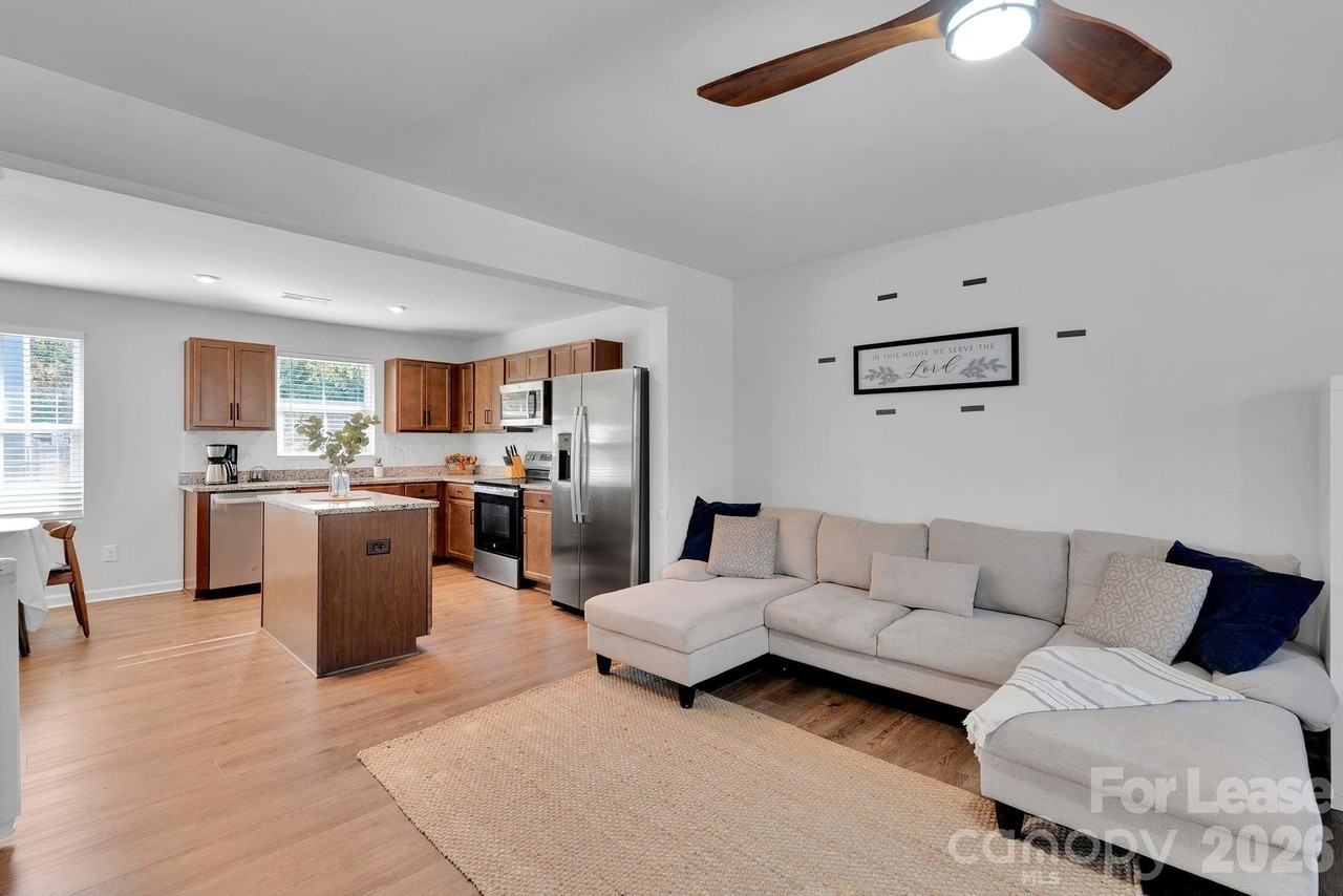 4008 Haldane St - Photo 3 of 10