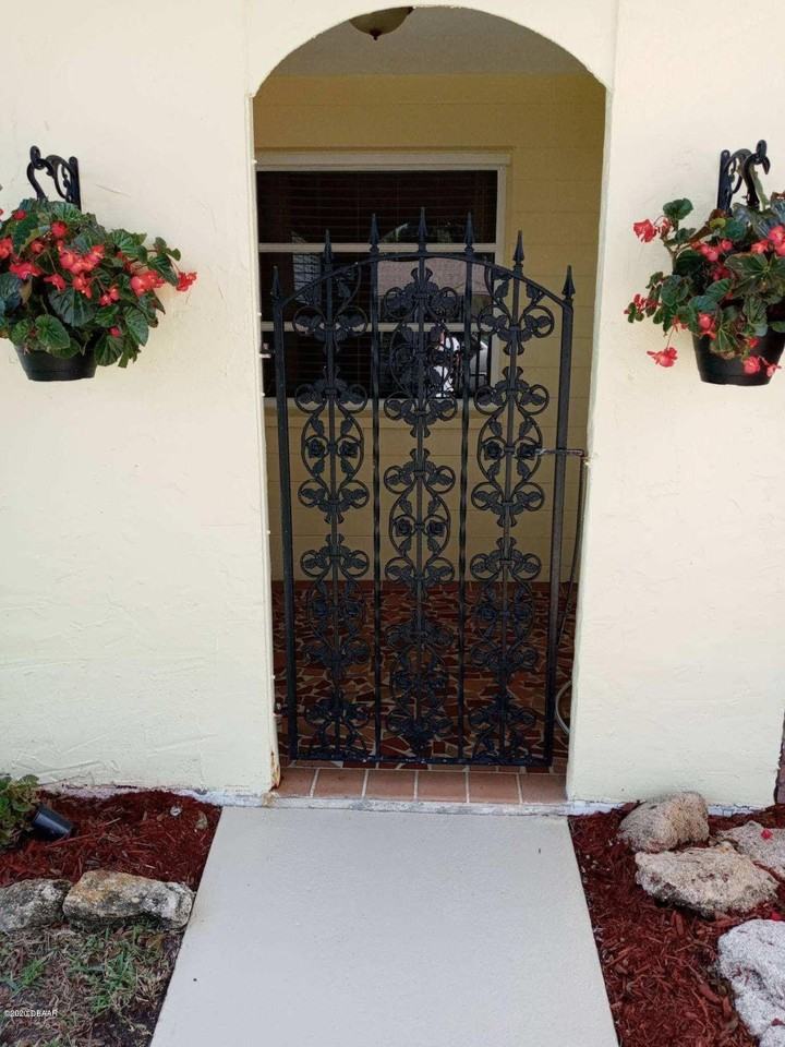 136 Valencia Dr - Photo 4 of 50