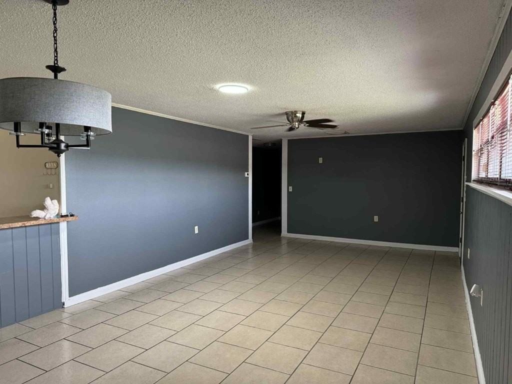 188 Nw Burk Ave - Photo 3 of 16