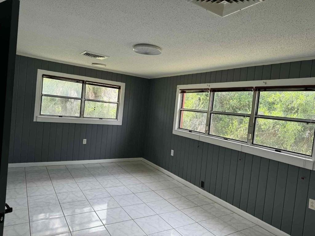 188 Nw Burk Ave - Photo 4 of 16