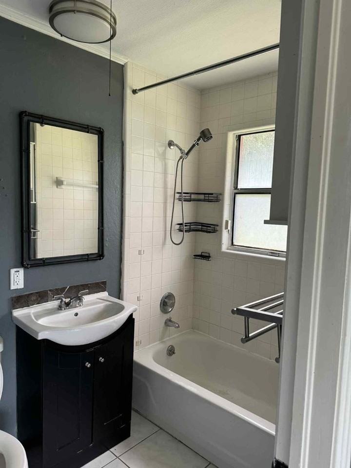 188 Nw Burk Ave - Photo 7 of 16