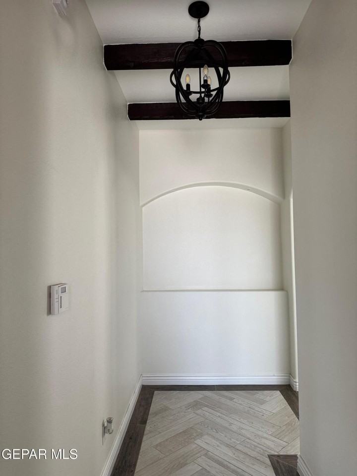 229 Farnborough St - Photo 6 of 39