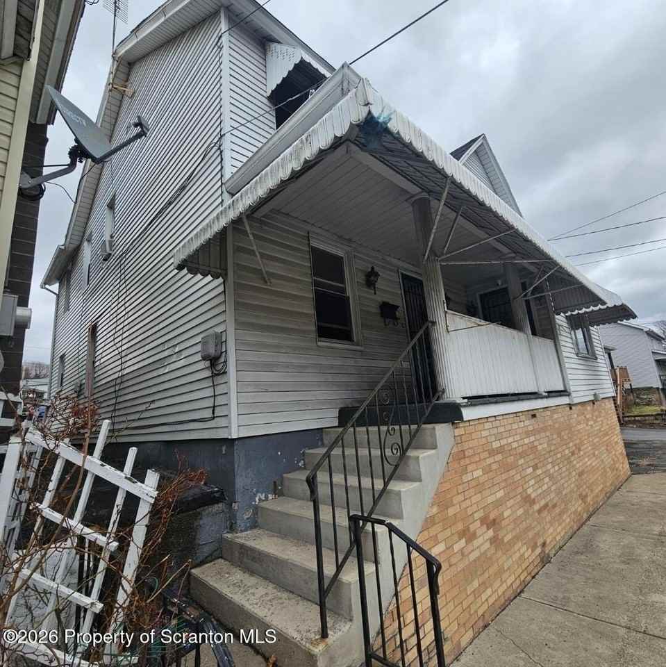 609 S Valley Ave Apt B - Photo 2 of 11