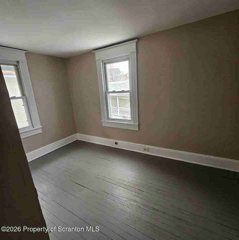 609 S Valley Ave Apt B - Photo 4 of 11