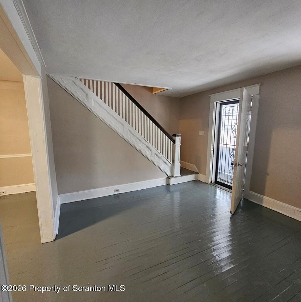 609 S Valley Ave Apt B - Photo 7 of 11