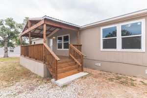 featured image of 104 E Castleshoals Dr