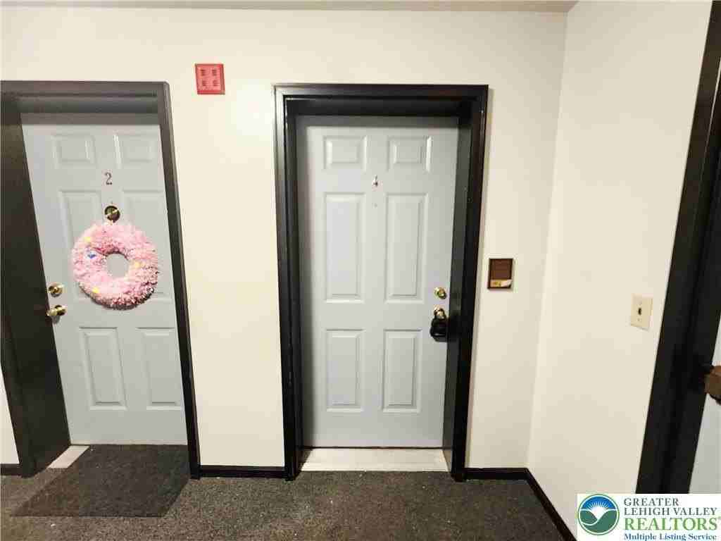 4501 4 N Hedgerow Drive - Photo 5 of 34