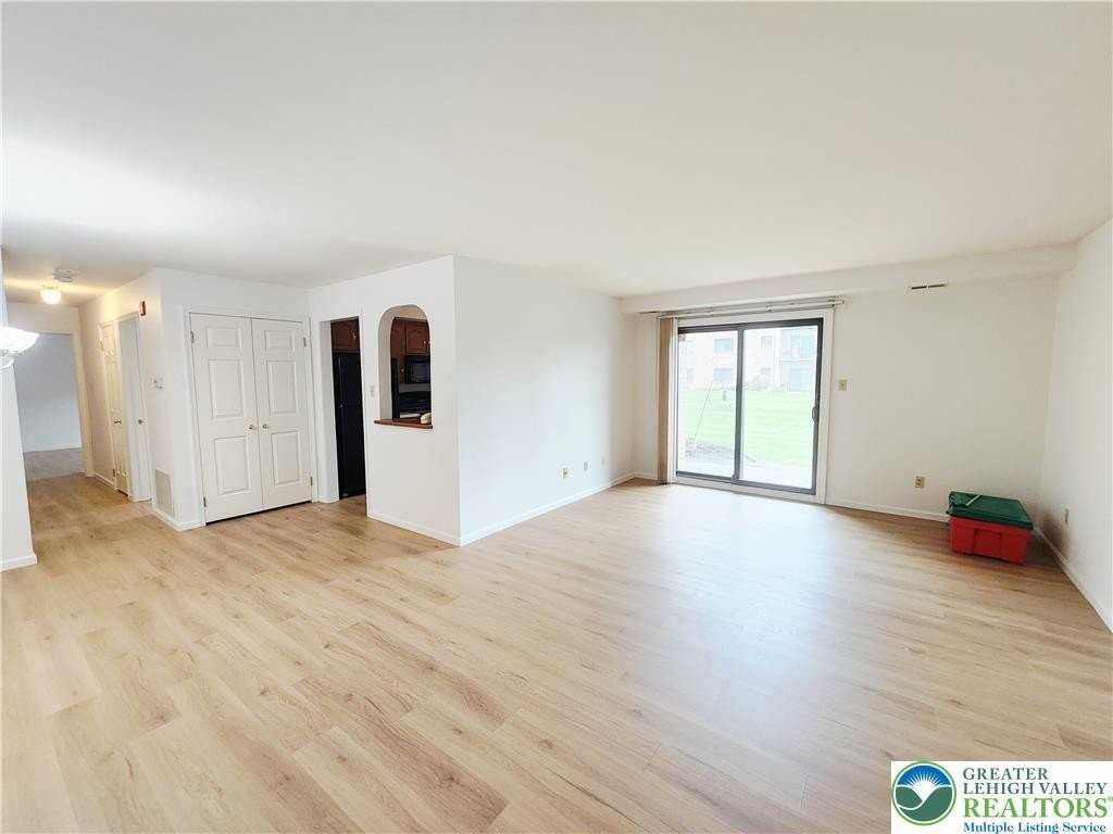 4501 4 N Hedgerow Drive - Photo 7 of 34