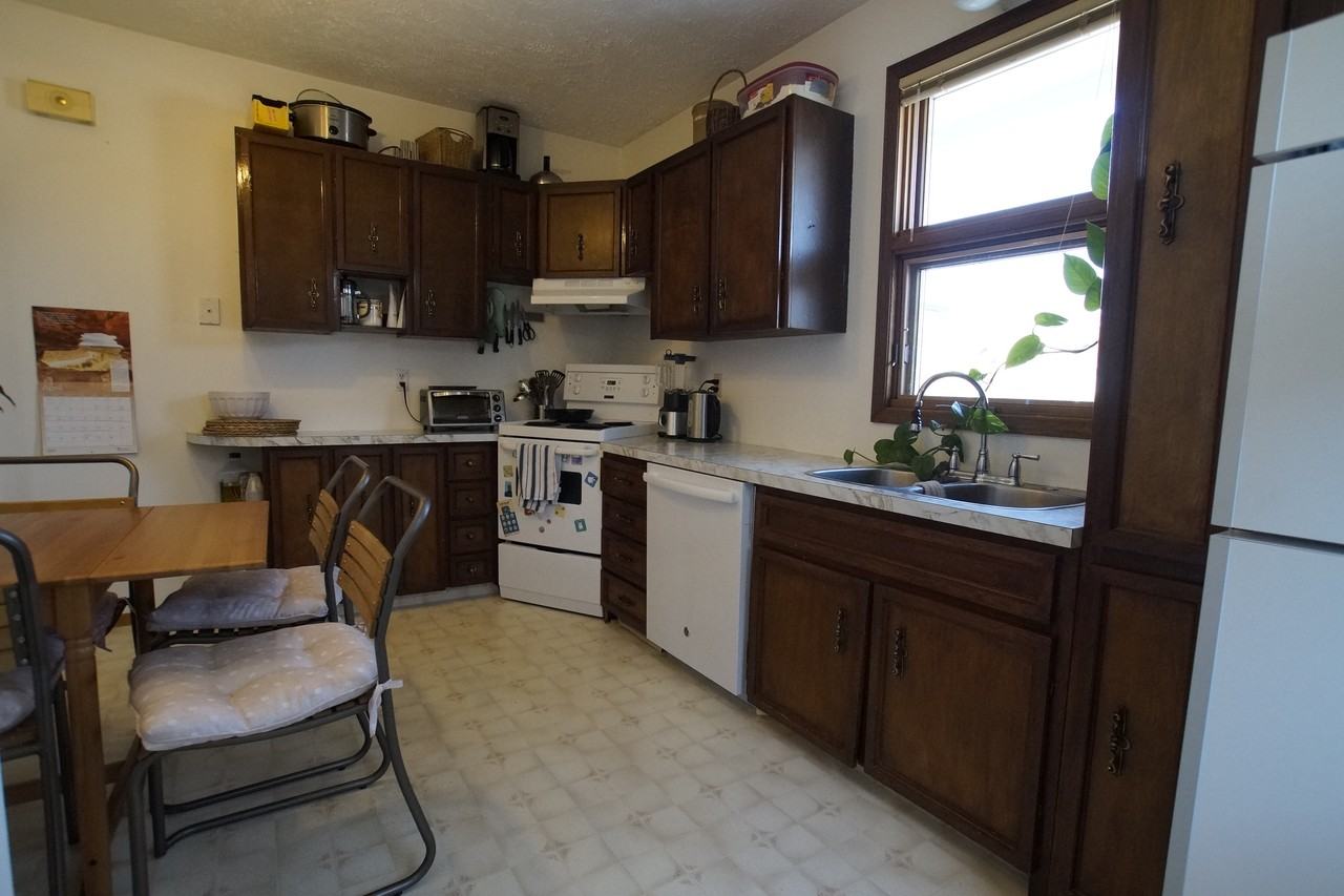 8 St E & Clarence Ave S - Photo 2 of 15