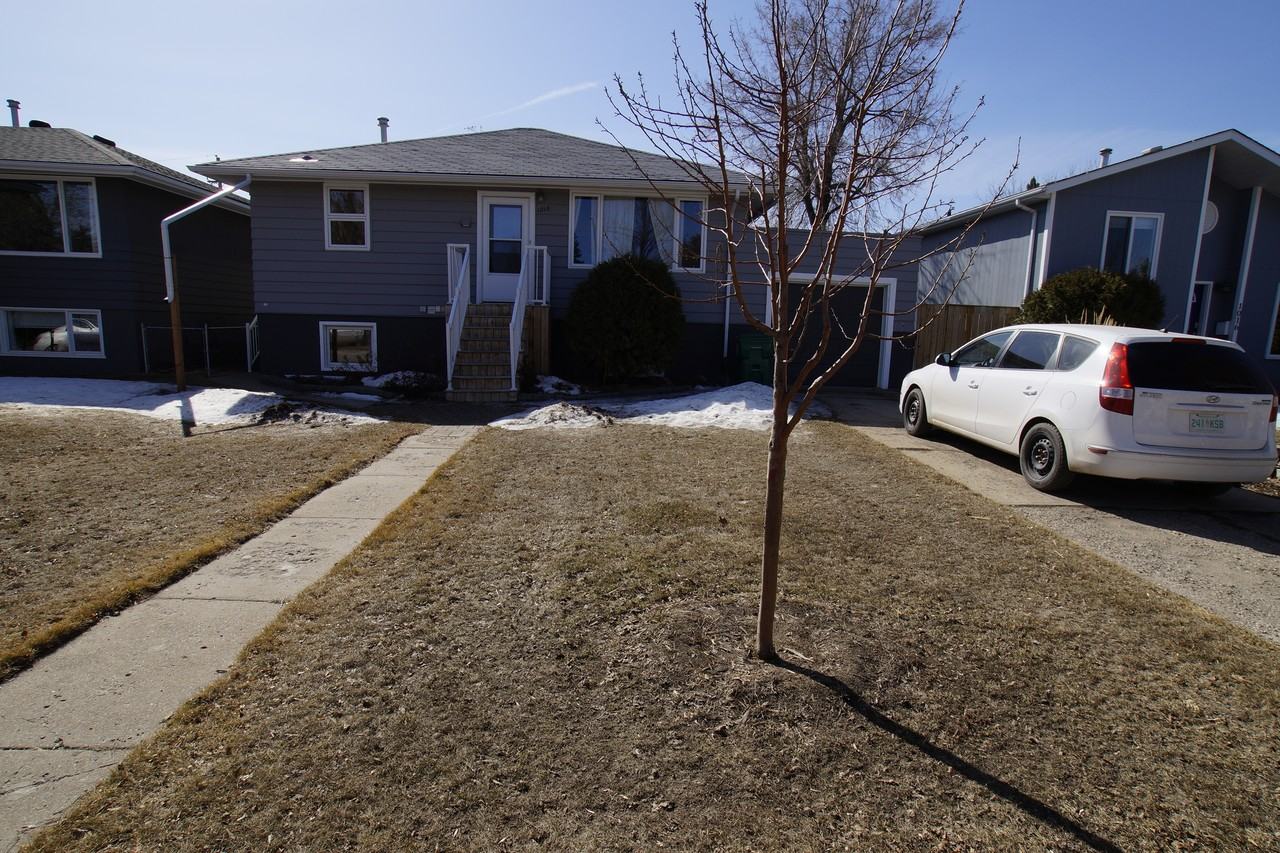 8 St E & Clarence Ave S - Photo 5 of 15