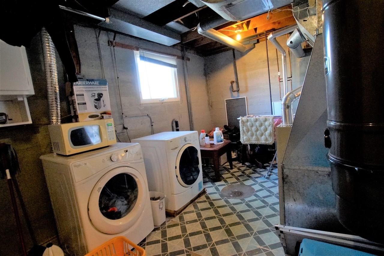 8 St E & Clarence Ave S - Photo 6 of 15