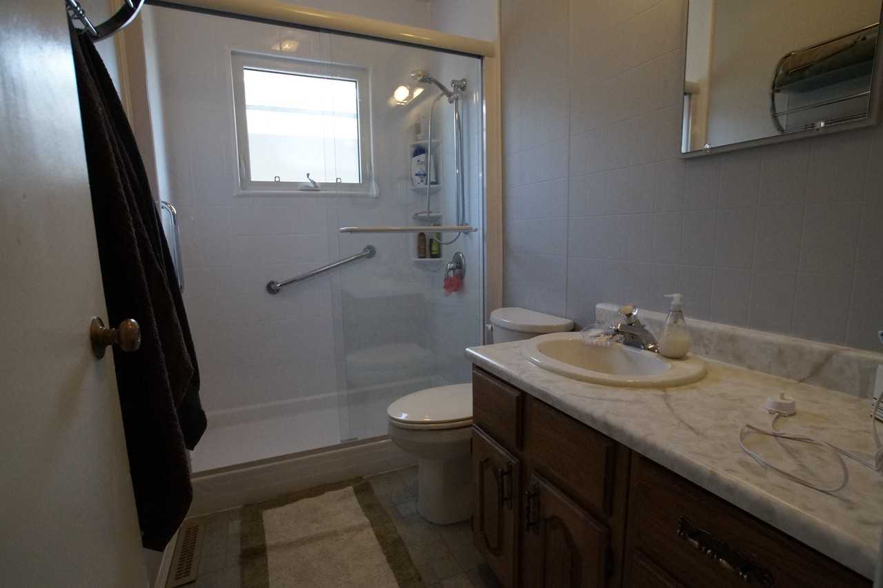 8 St E & Clarence Ave S - Photo 7 of 15