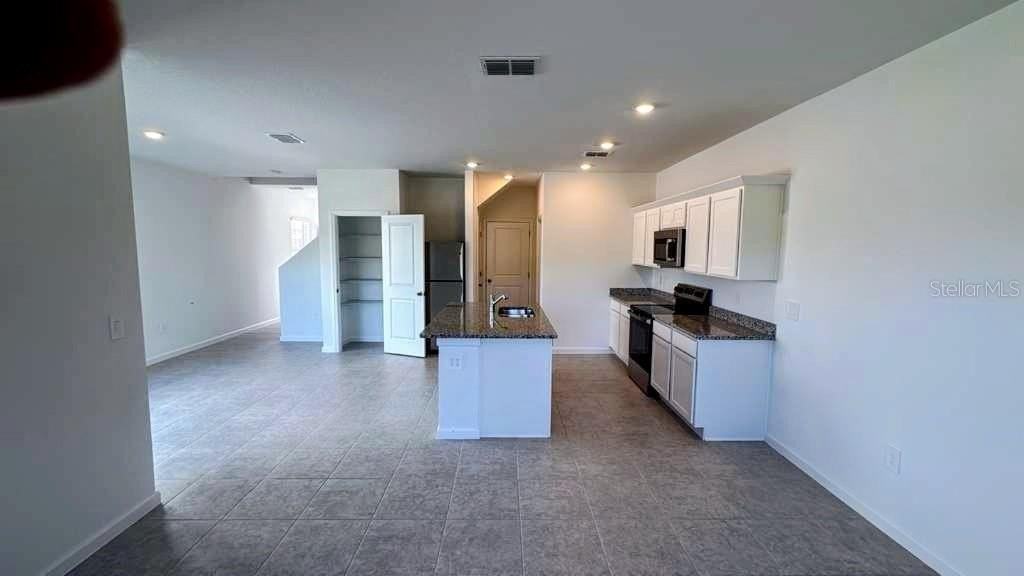 2554 GREY HAWK DRIVE - Photo 4 of 44