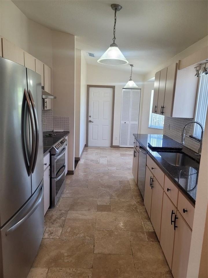 10202 Sw 61st Terrace Rd - Photo 7 of 24