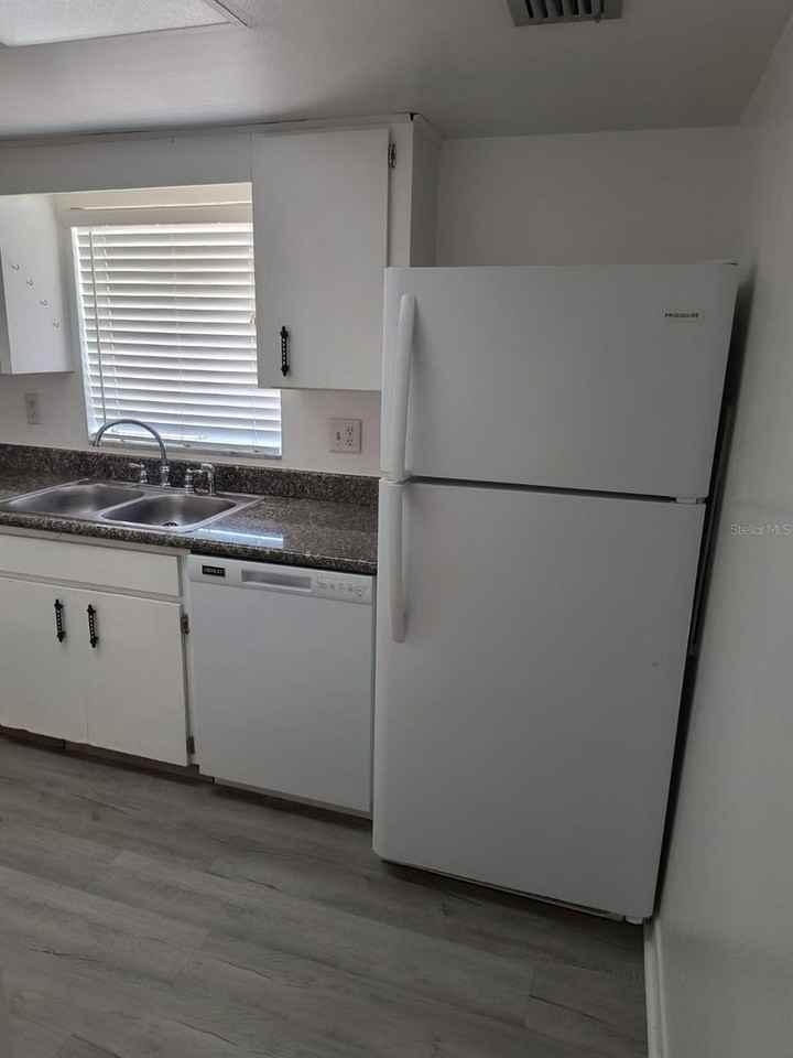 2285 Richter St - Photo 7 of 13