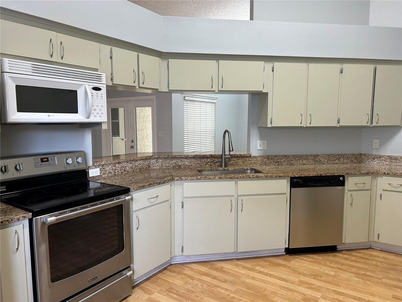 8718 Imperial Ct - Photo 2 of 31