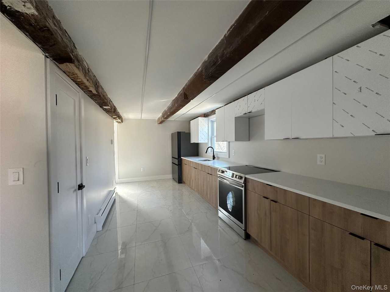 1445 Burlingham Rd - Photo 4 of 36