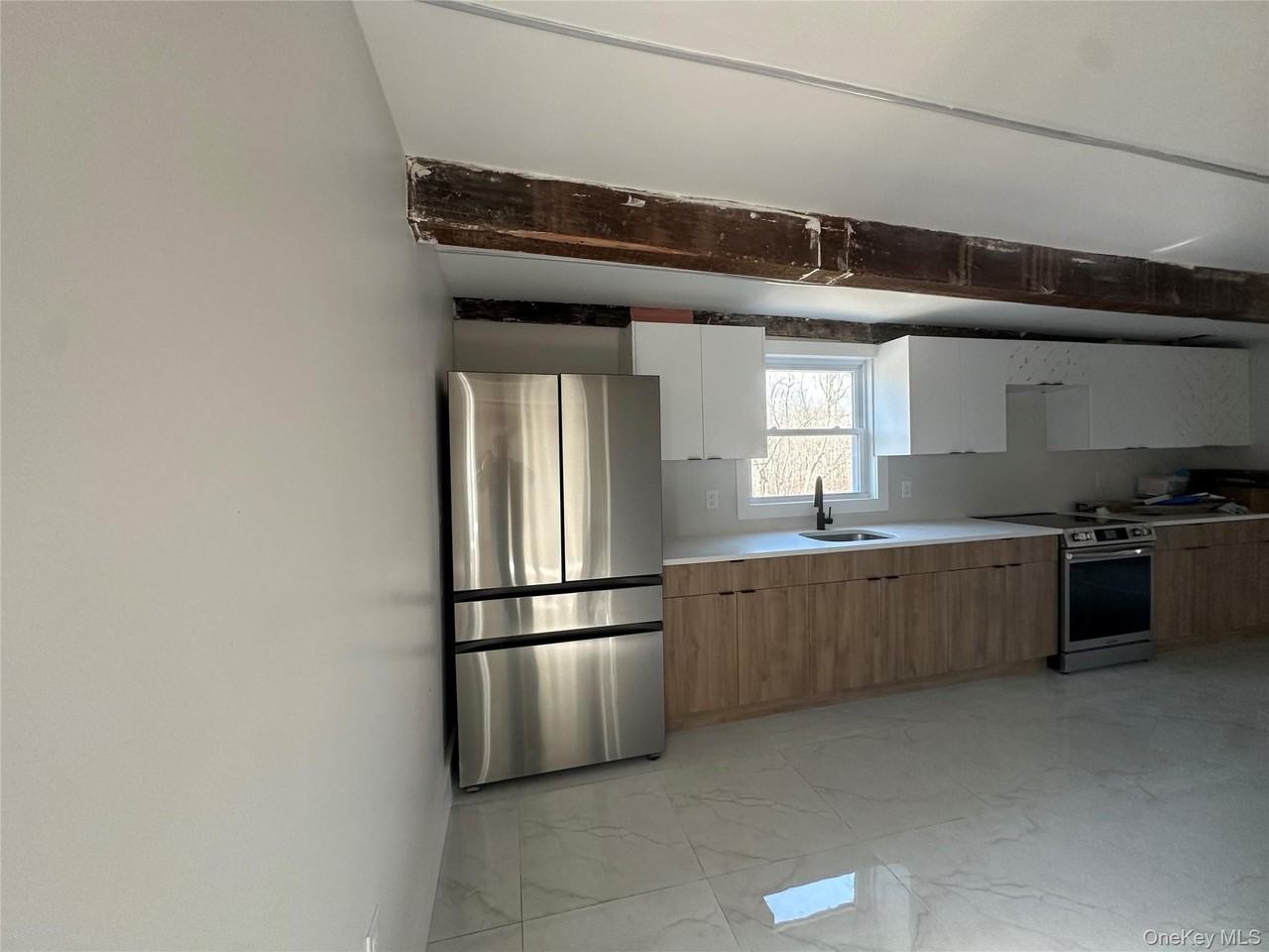 1445 Burlingham Rd - Photo 5 of 36