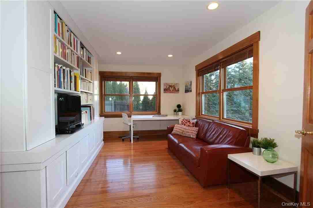 114 Mount Pleasant Ave - Photo 5 of 19