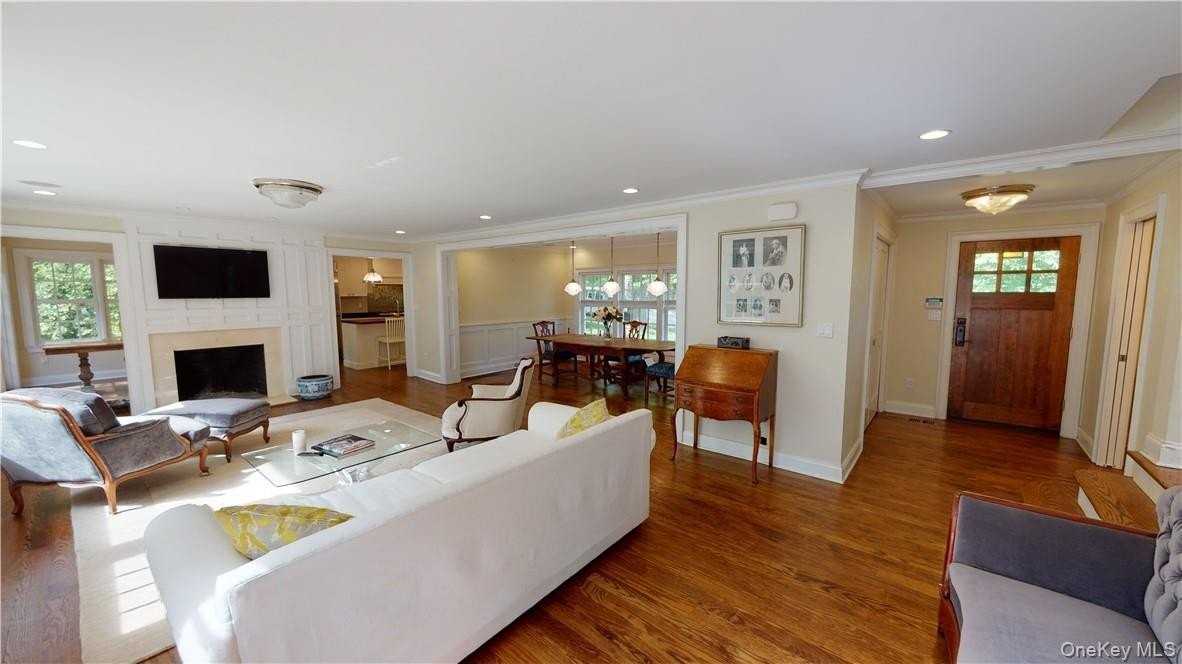 225 S Barry Ave Unit Rent - Photo 3 of 24