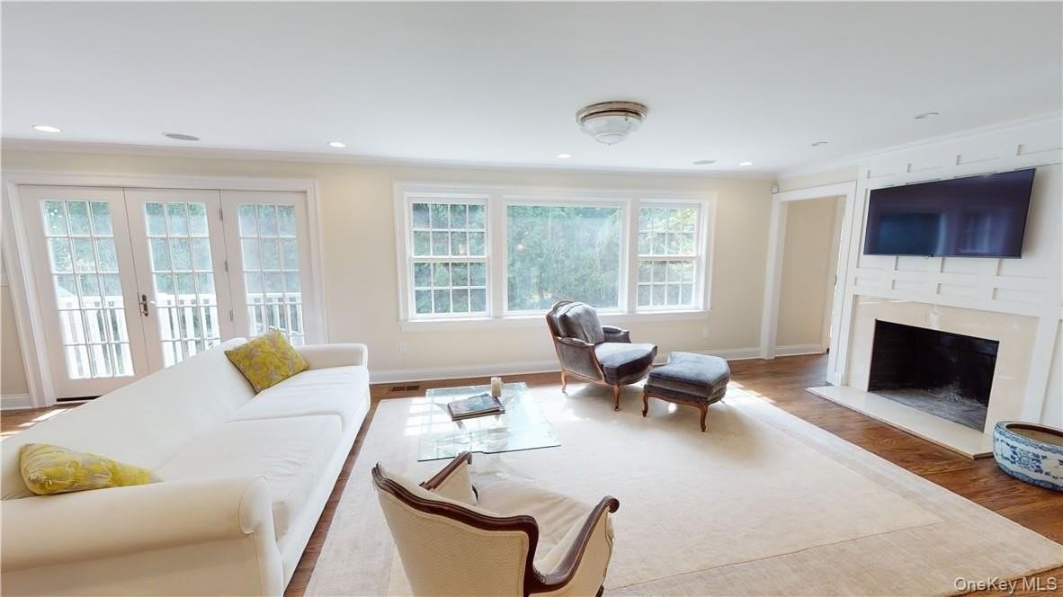 225 S Barry Ave Unit Rent - Photo 4 of 24