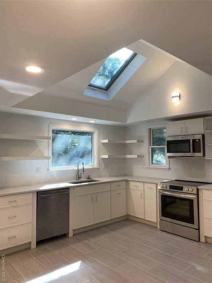 98 Travis Corners Rd - Photo 3 of 17