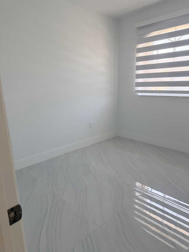 7526 W 20th Ave - Photo 4 of 8