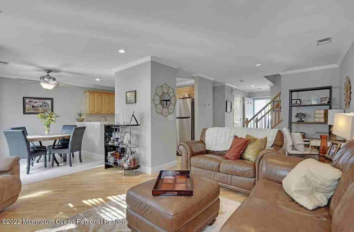 17 Nutmeg Ct - Photo 3 of 23