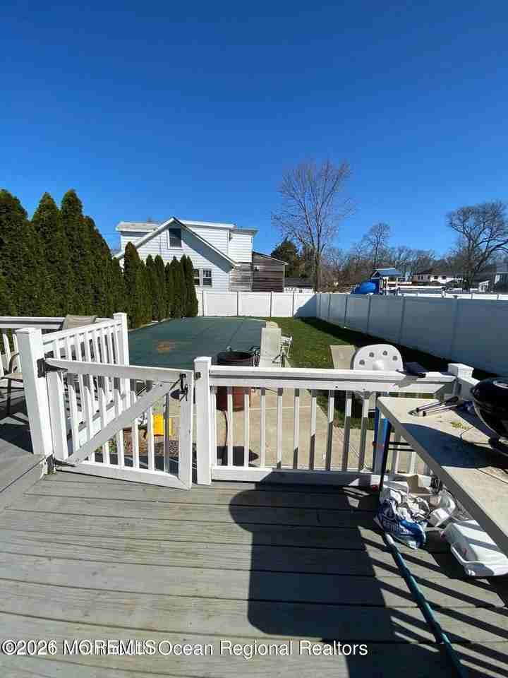 319 Roosevelt Ave - Photo 3 of 3