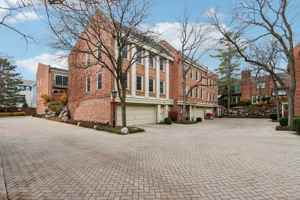 featured image of 19 Landmark Unit 19