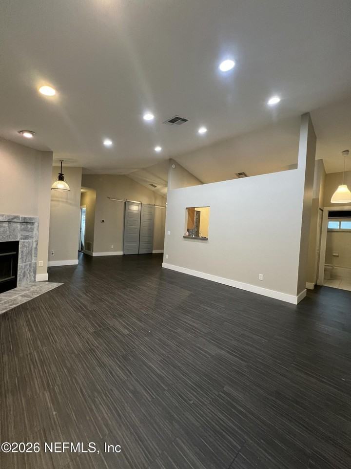 1115 Main St - Photo 2 of 14