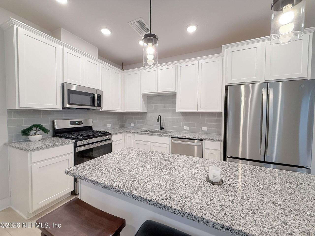 11102 Quantum Ct - Photo 2 of 37