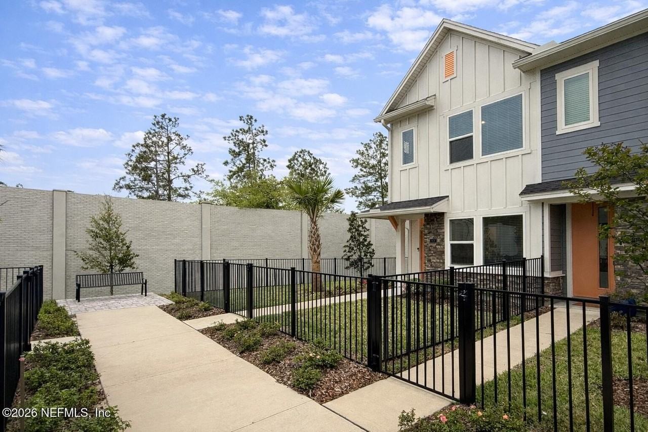 11102 Quantum Ct - Photo 7 of 37