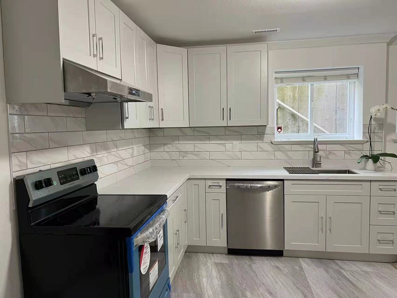 13167 14A Avenue - Photo 3 of 11