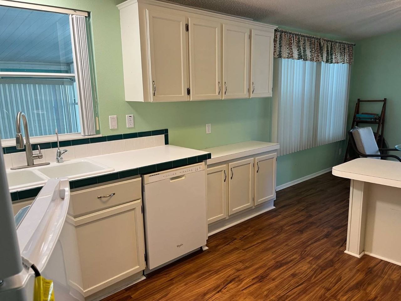 5870 Sw 59th St - Photo 5 of 18