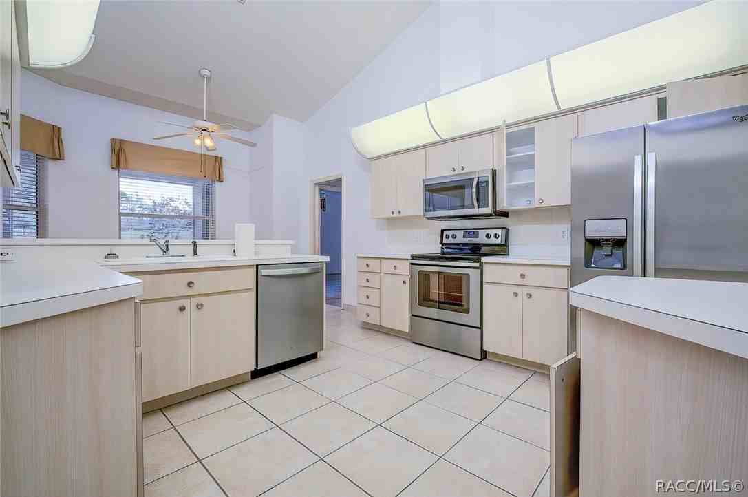 5 Strawood Pt - Photo 3 of 25