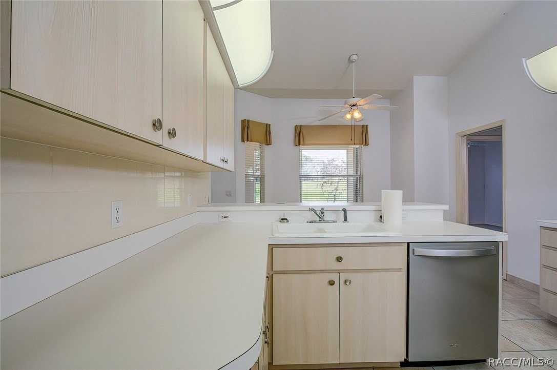 5 Strawood Pt - Photo 4 of 25