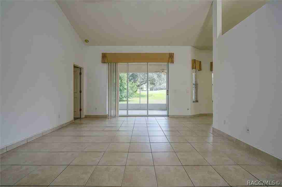 5 Strawood Pt - Photo 6 of 25