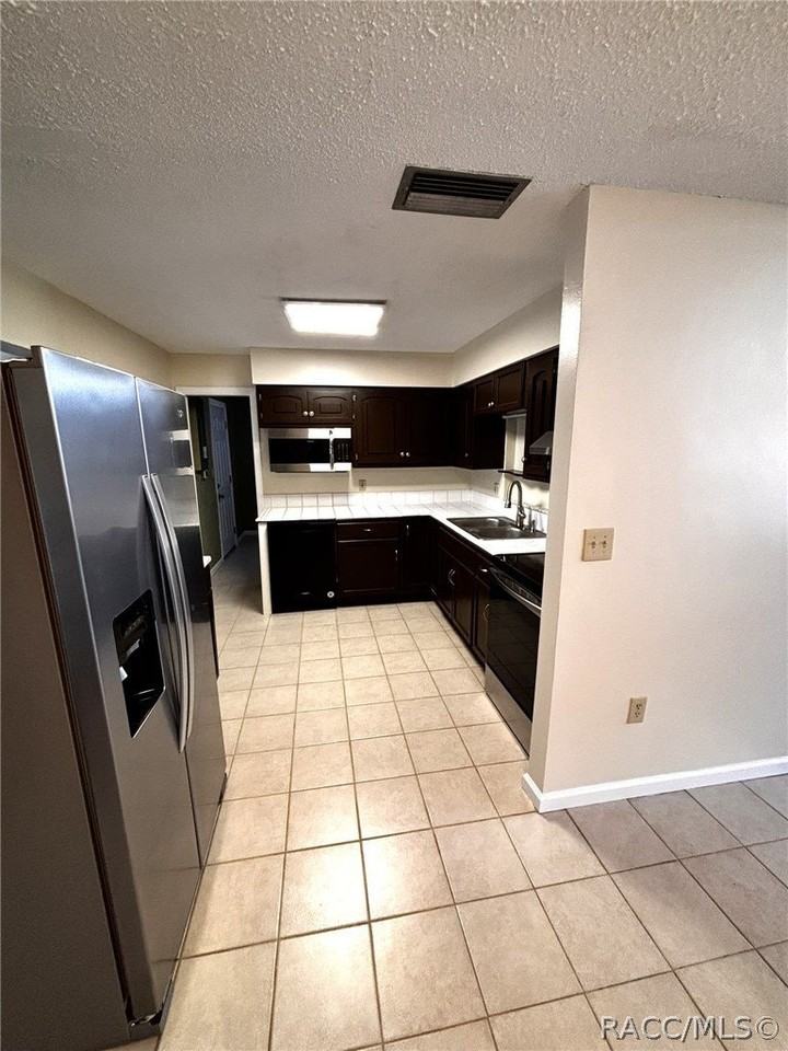 1134 Se 3rd St - Photo 5 of 25