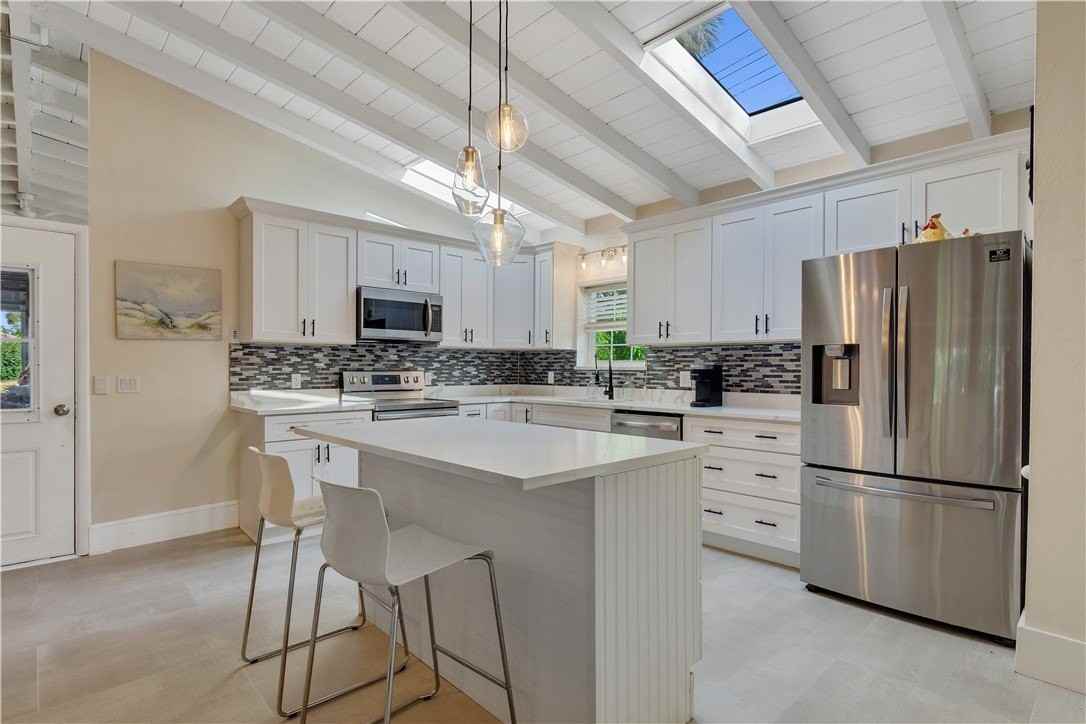 618 Holly Rd - Photo 2 of 36